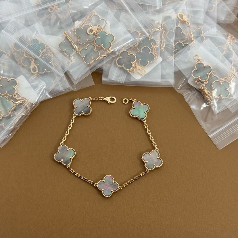 Van Cleef & Arpels Bracelet-49