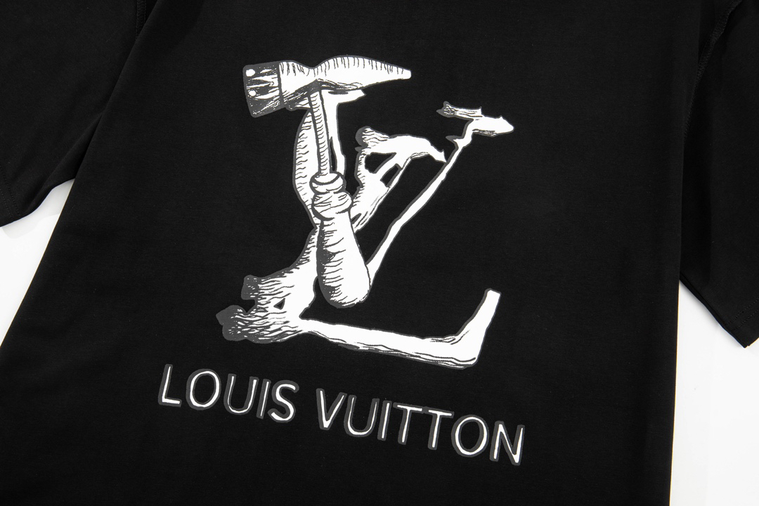 LV clothing-67