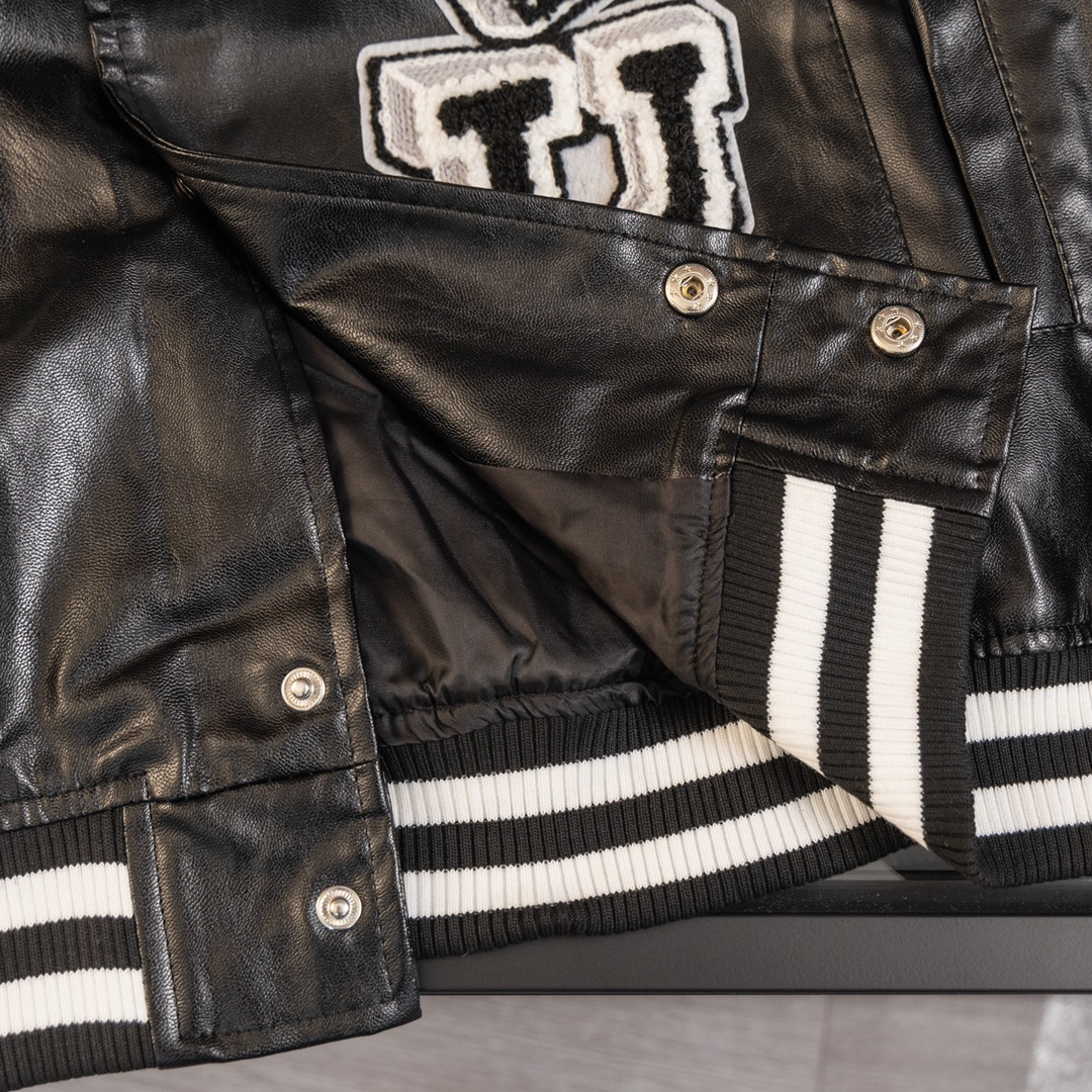 LV Clothing-313
