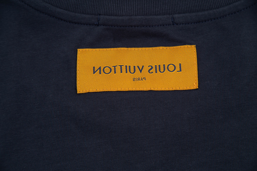 LV clothing-71