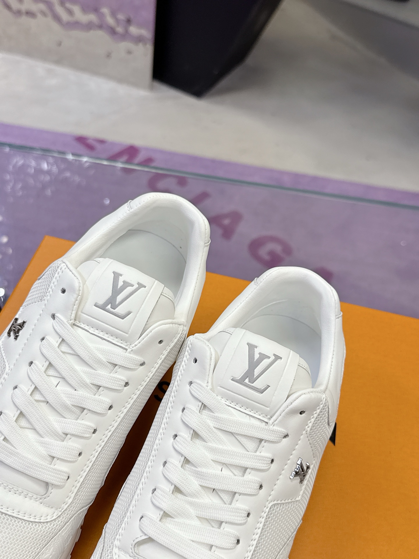 Lv Sneakers-201