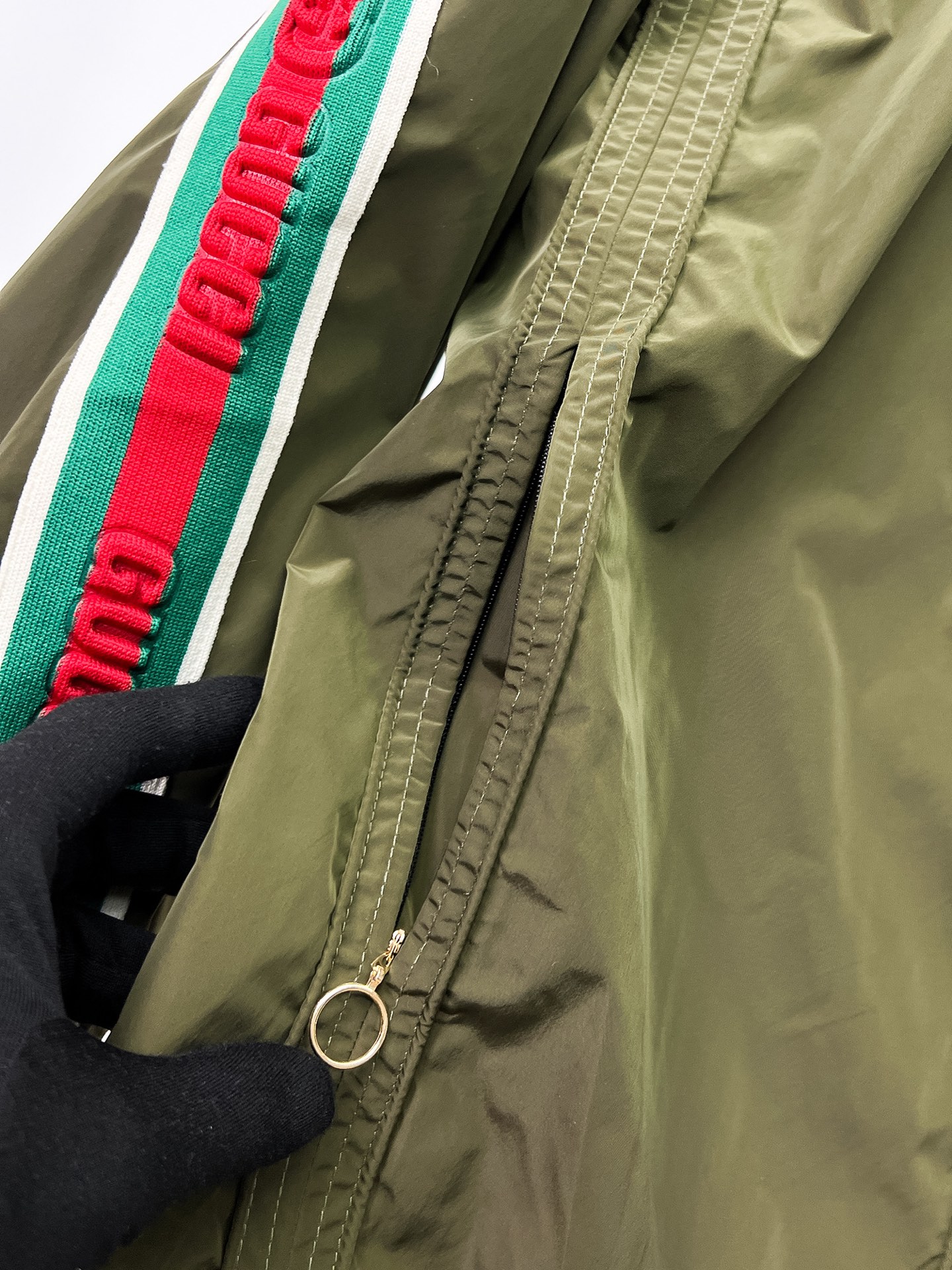 Gucci Clothing-186