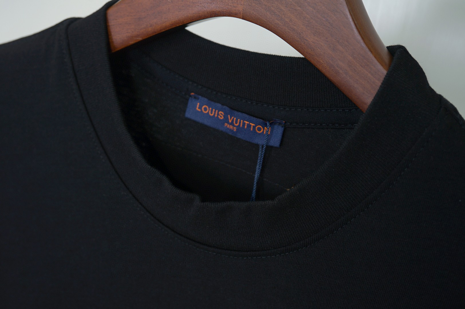 LV clothing-96