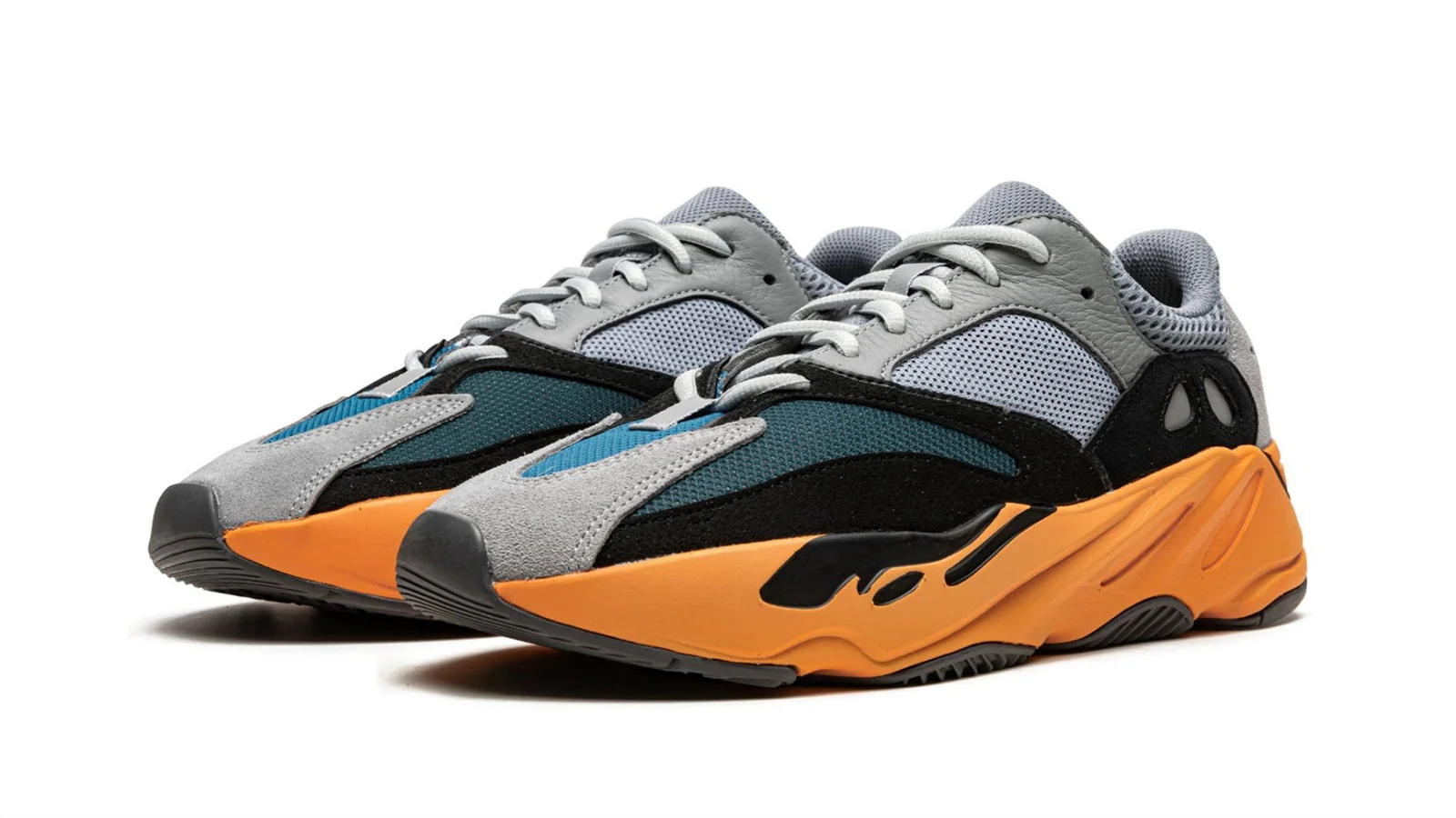YEEZY 700 