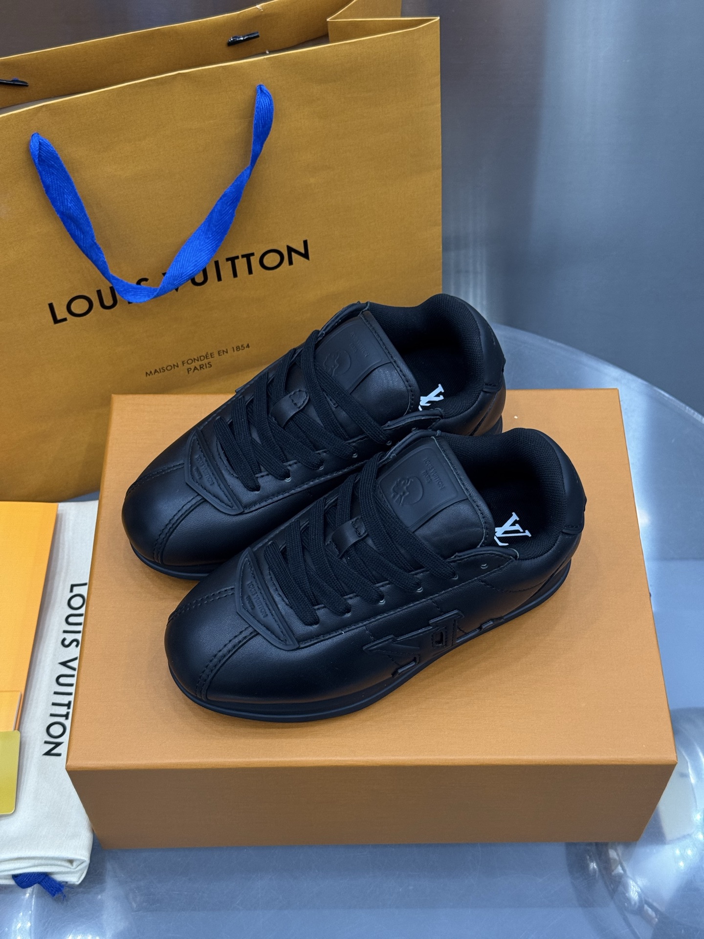 Lv Sneakers-221