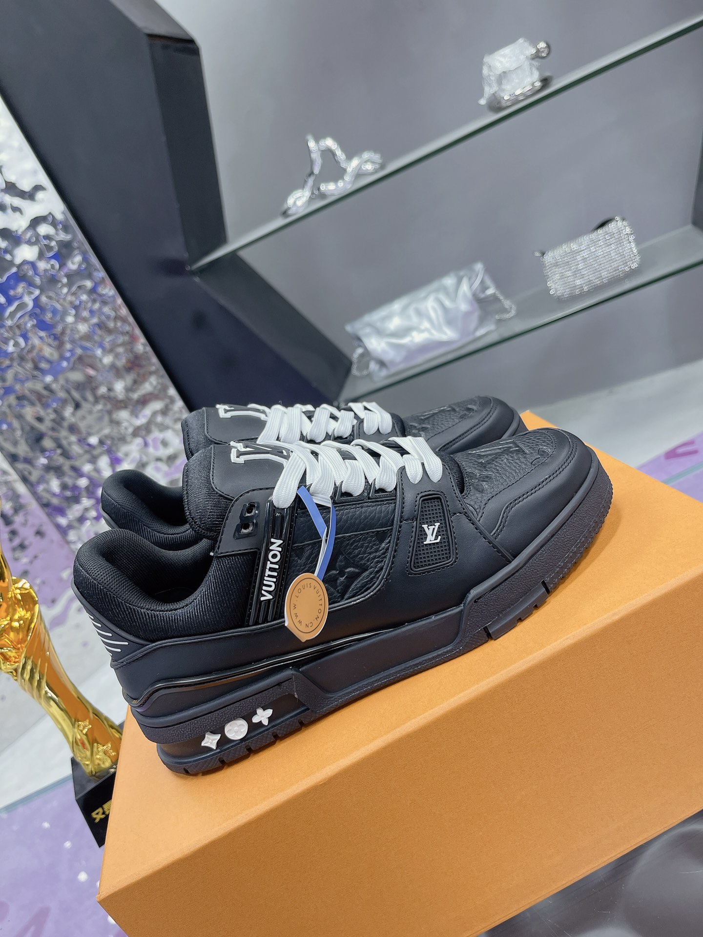 Lv Sneakers-223