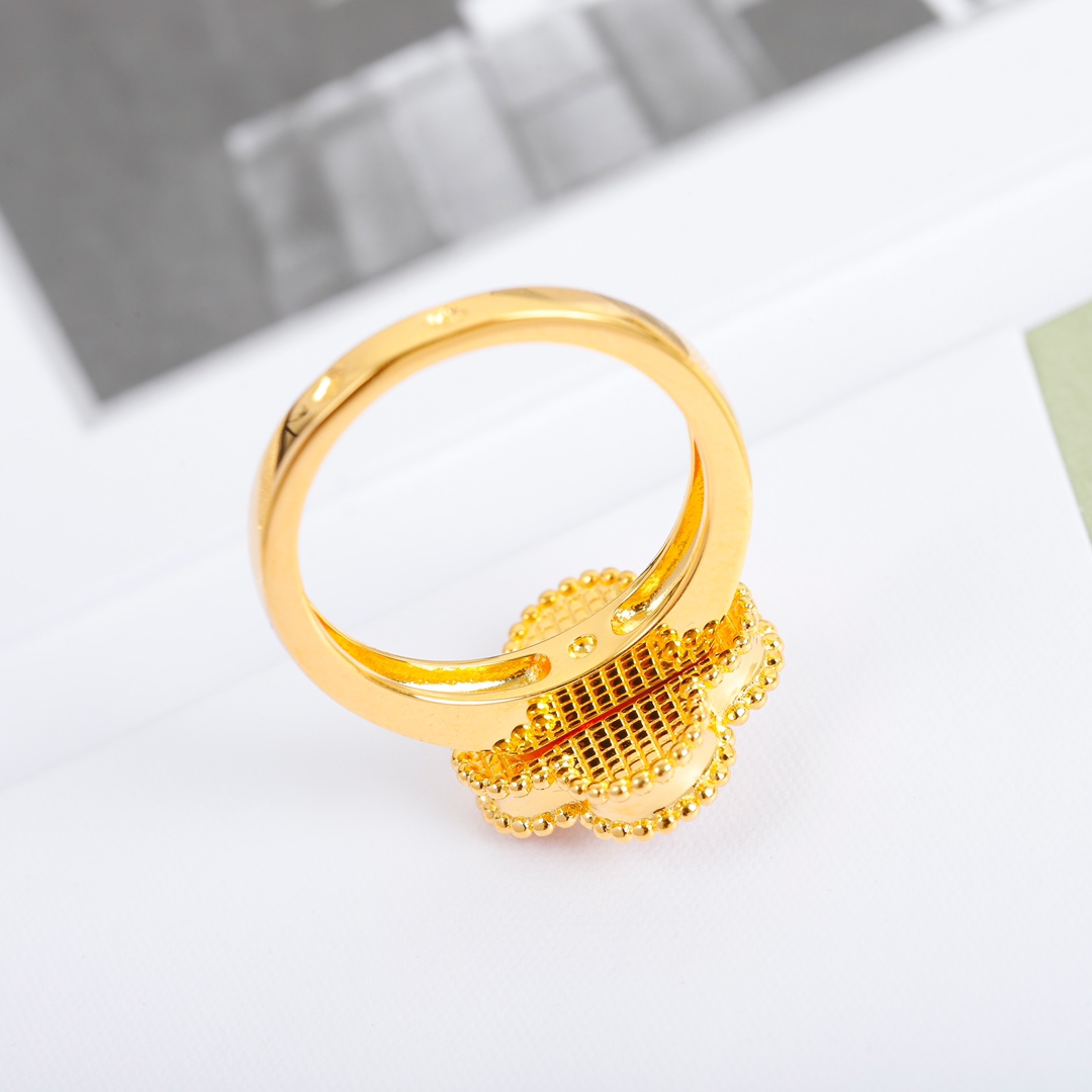 Van Cleef & Arpels ring-44