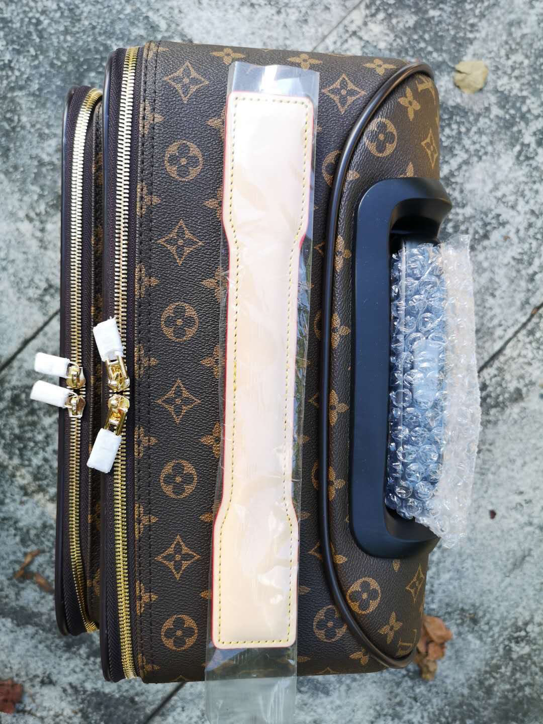 LV luggage-91