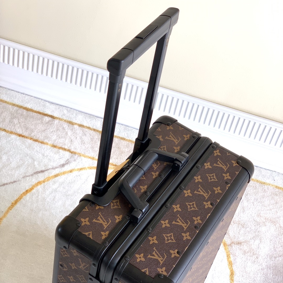 LV luggage-94