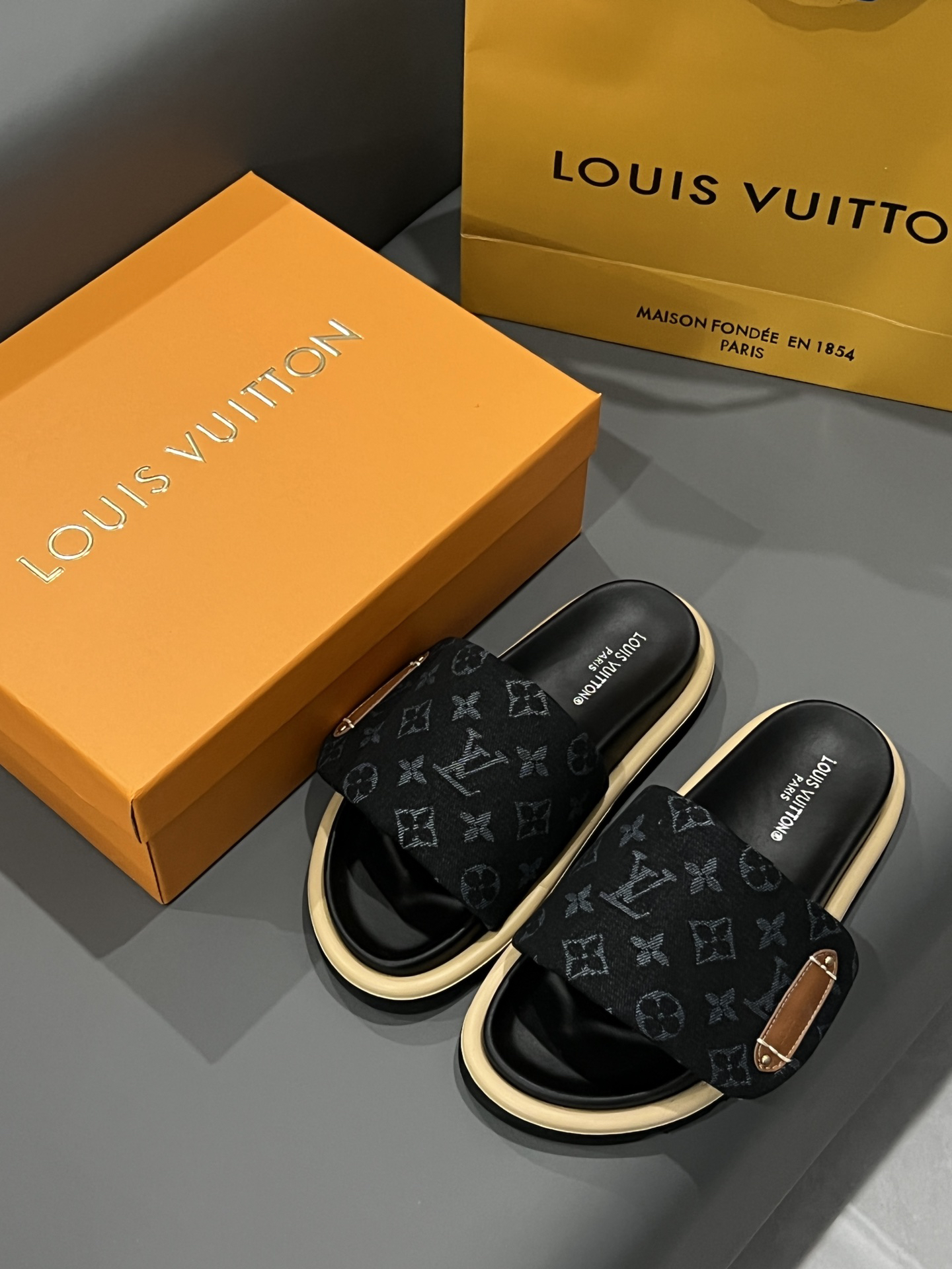 LV Summer footwear