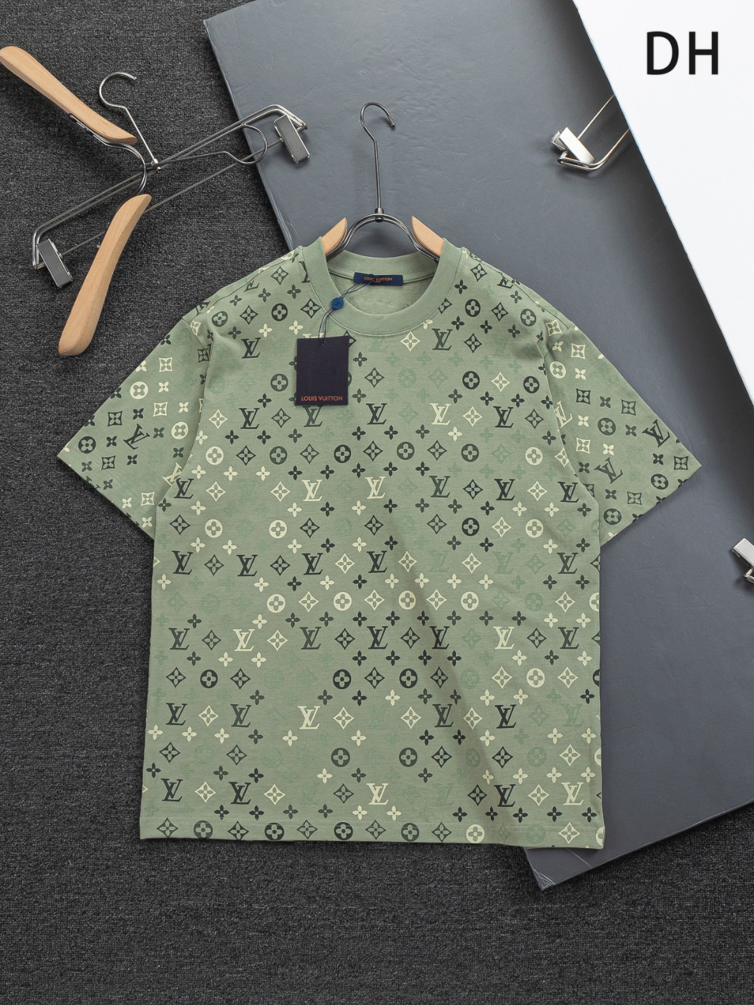 LV clothing-97