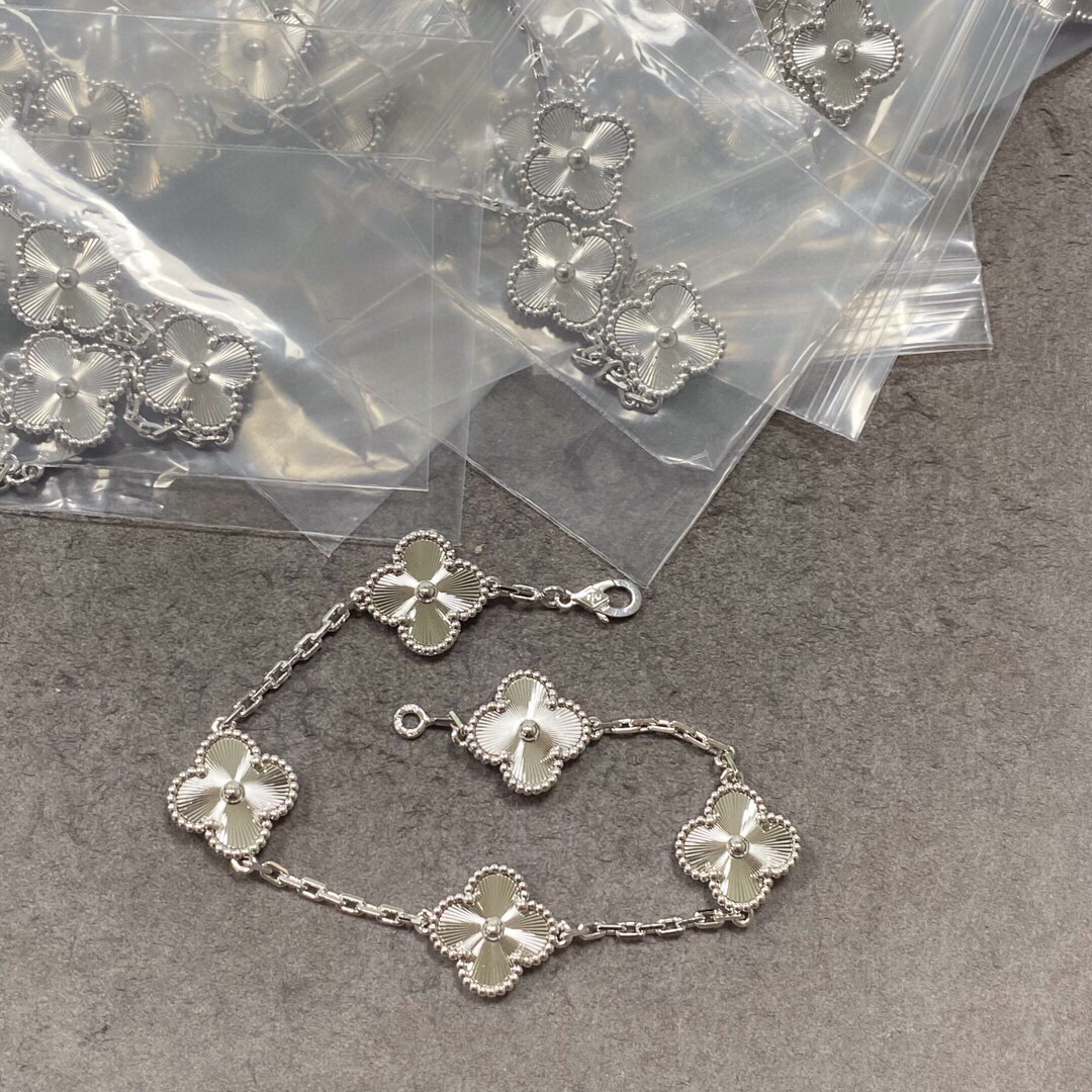 Van Cleef & Arpels Bracelet-10