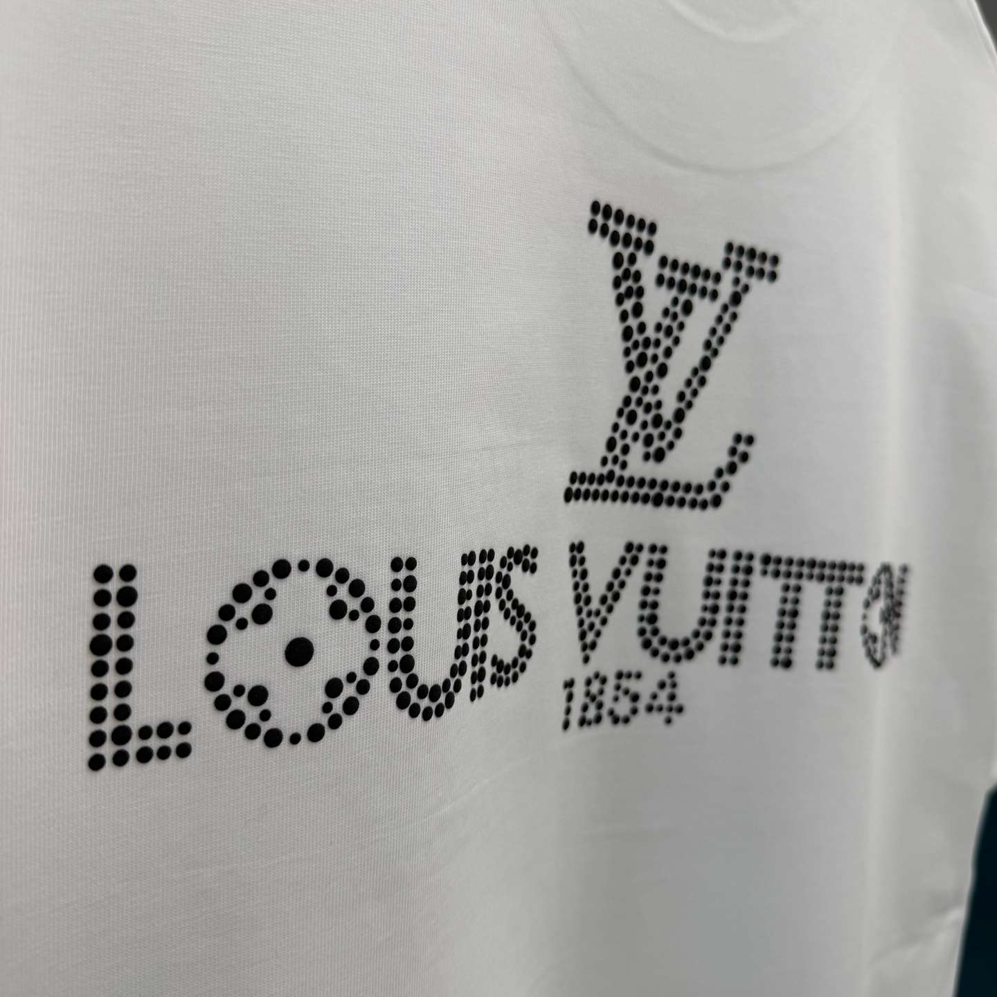 LV clothing-163