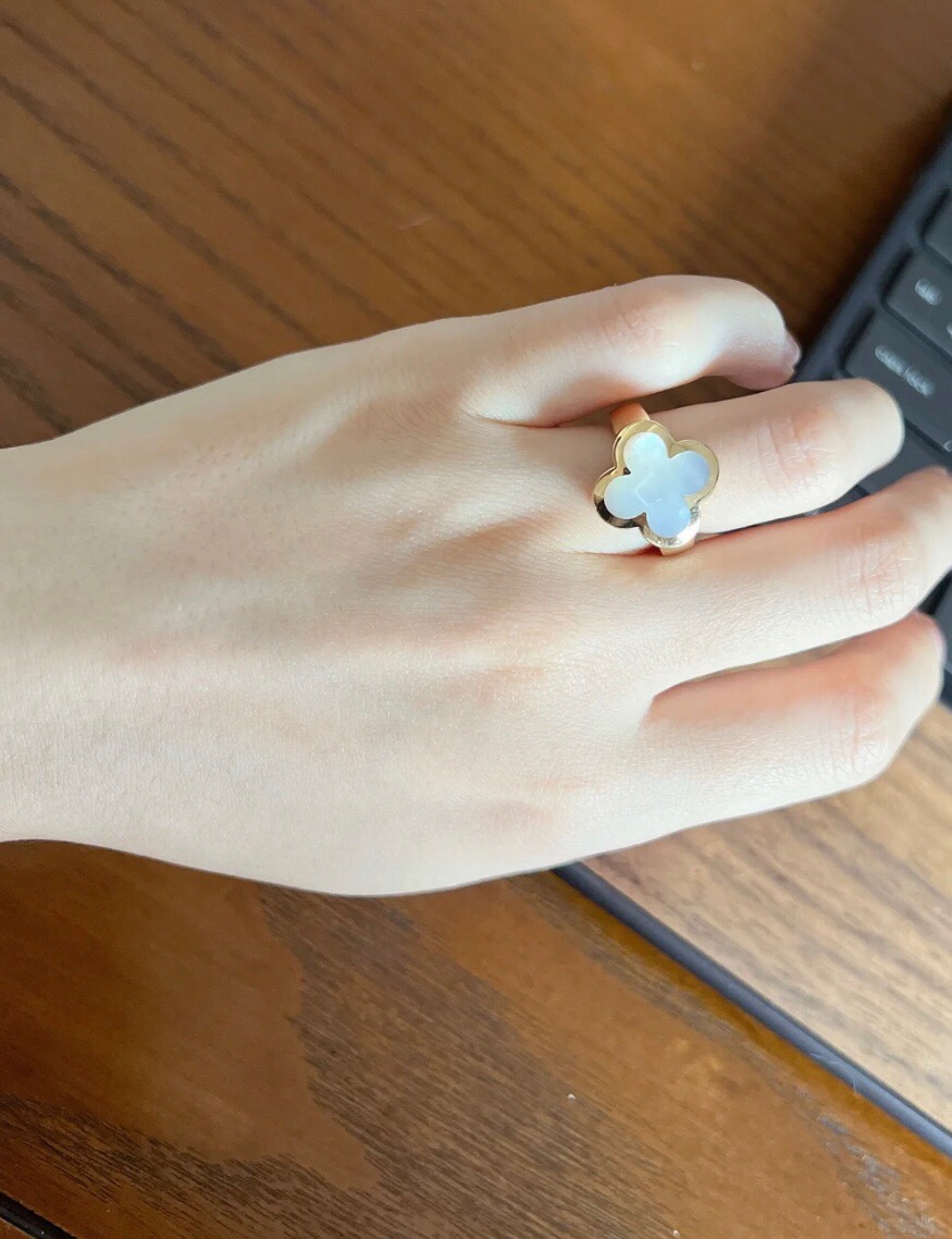 Van Cleef & Arpels ring-93