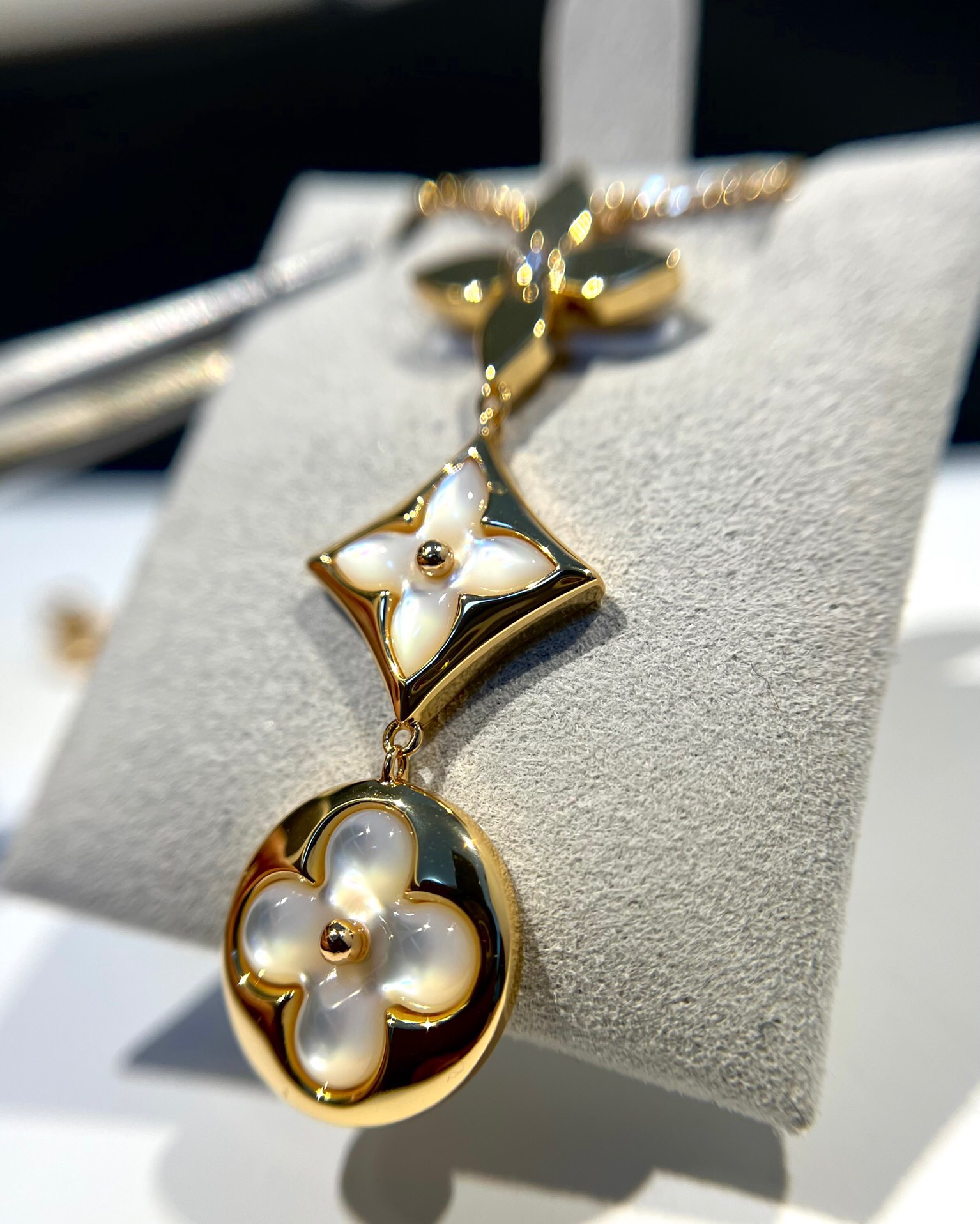 LV necklace-9