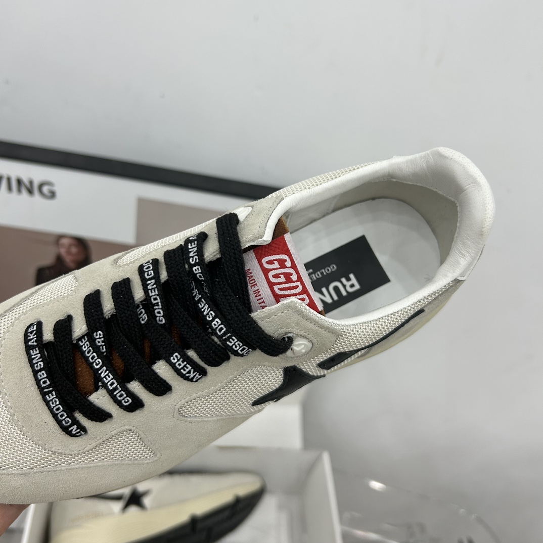 Golden Goose Sneakers-83