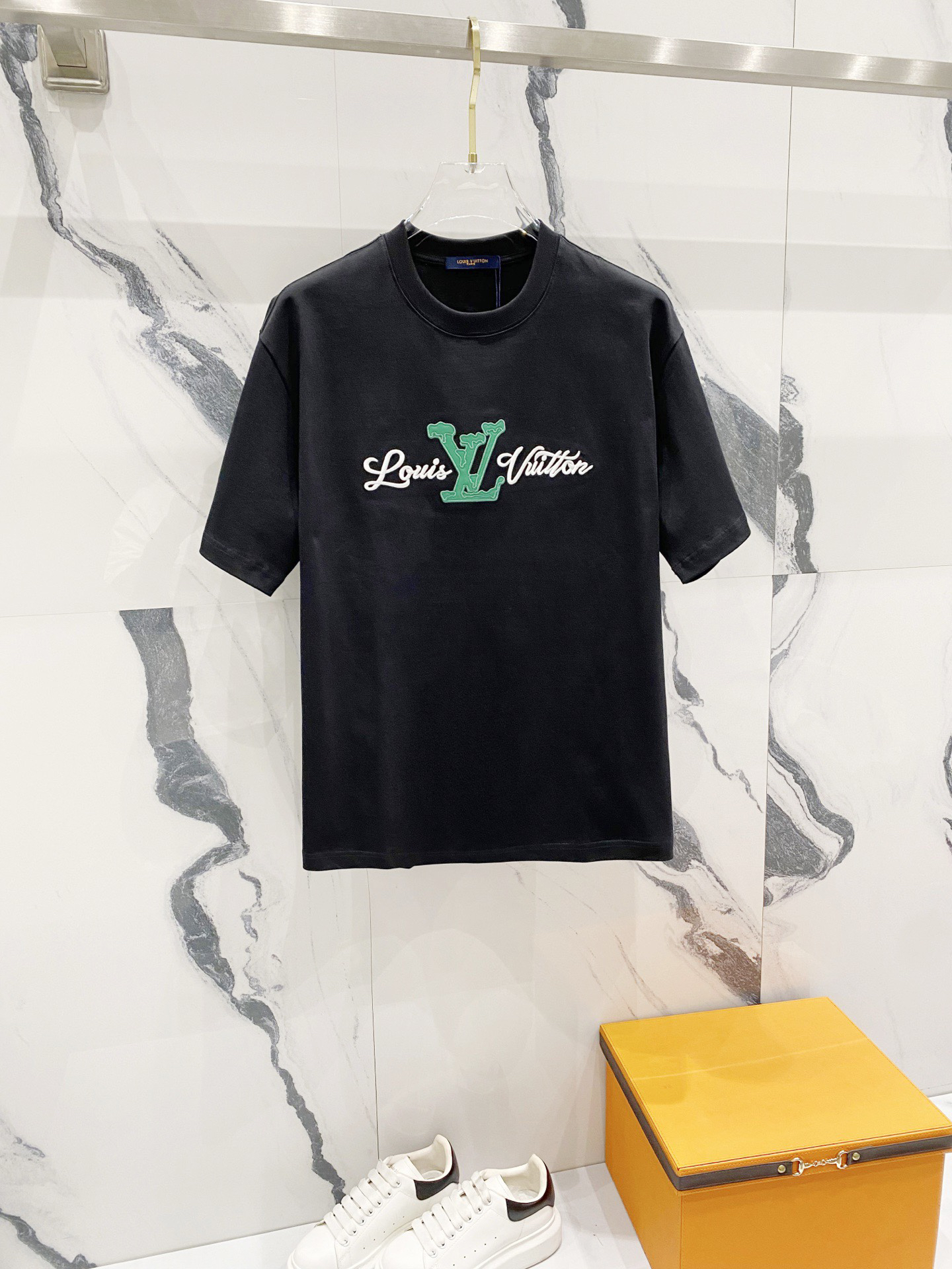 LV clothing-110