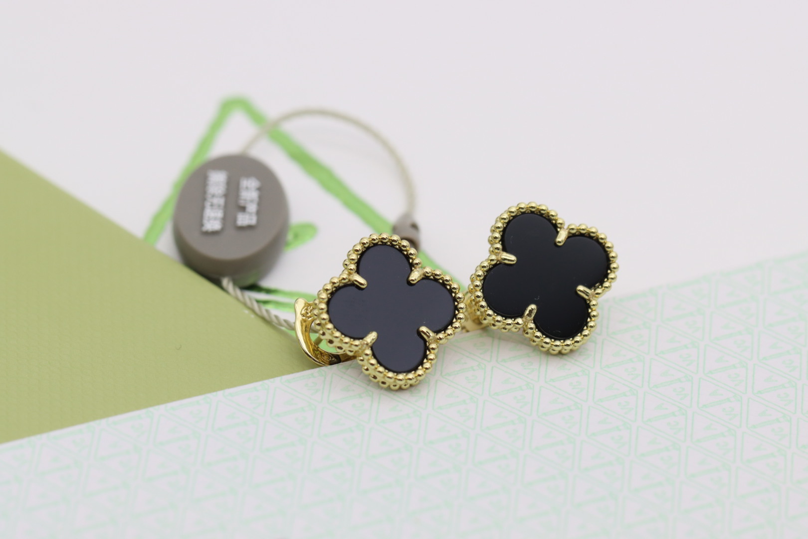Van Cleef & Arpels earring-8