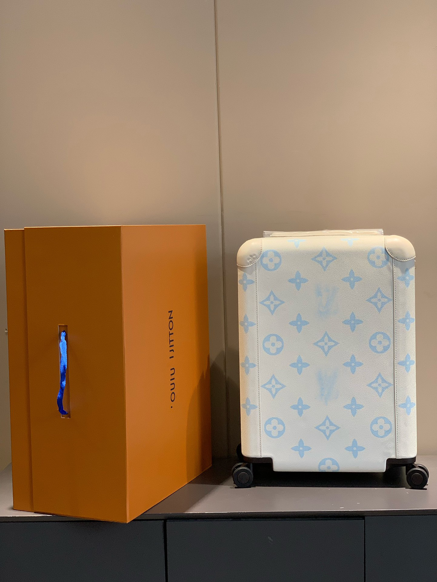 LV luggage-54