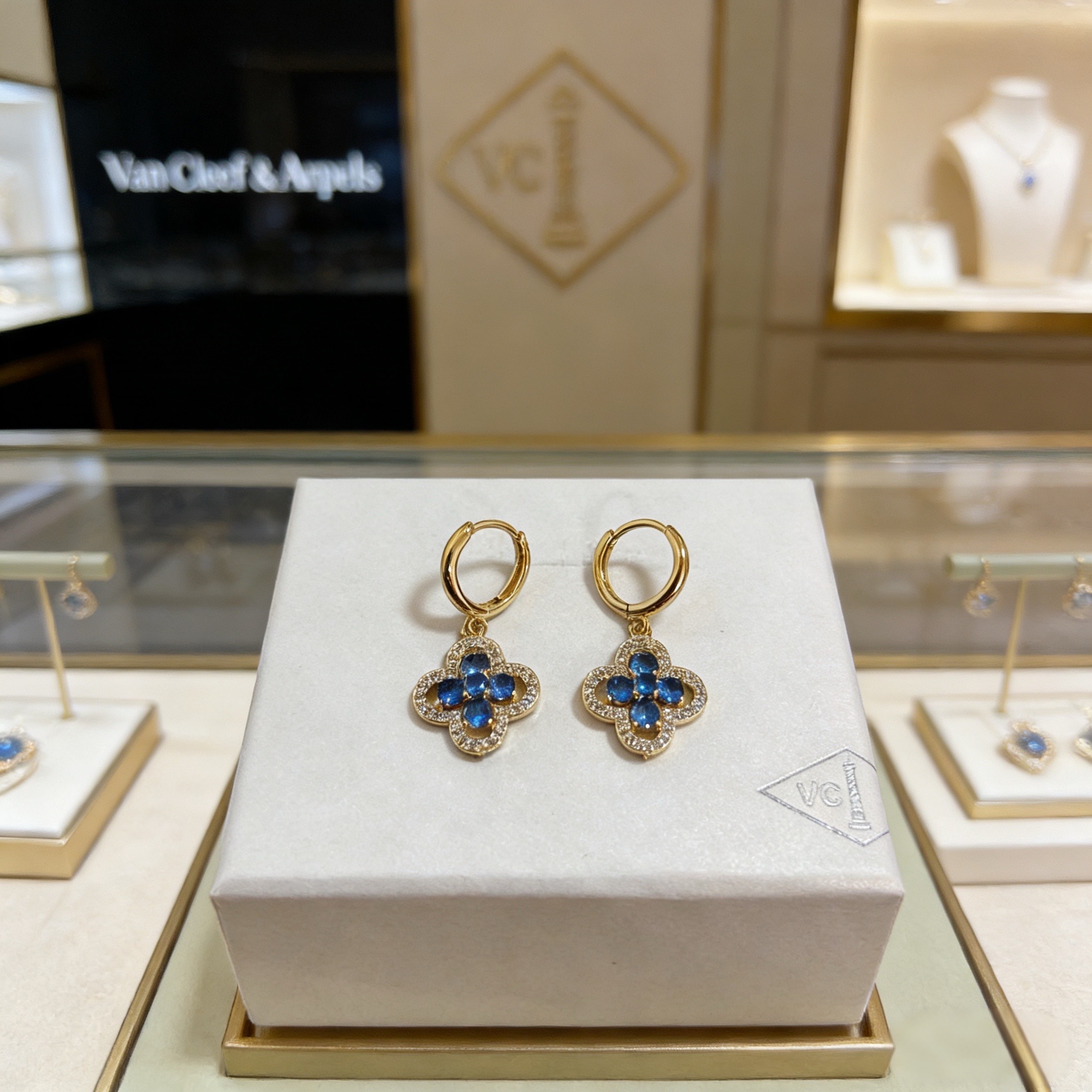 Van Cleef & Arpels earring-73