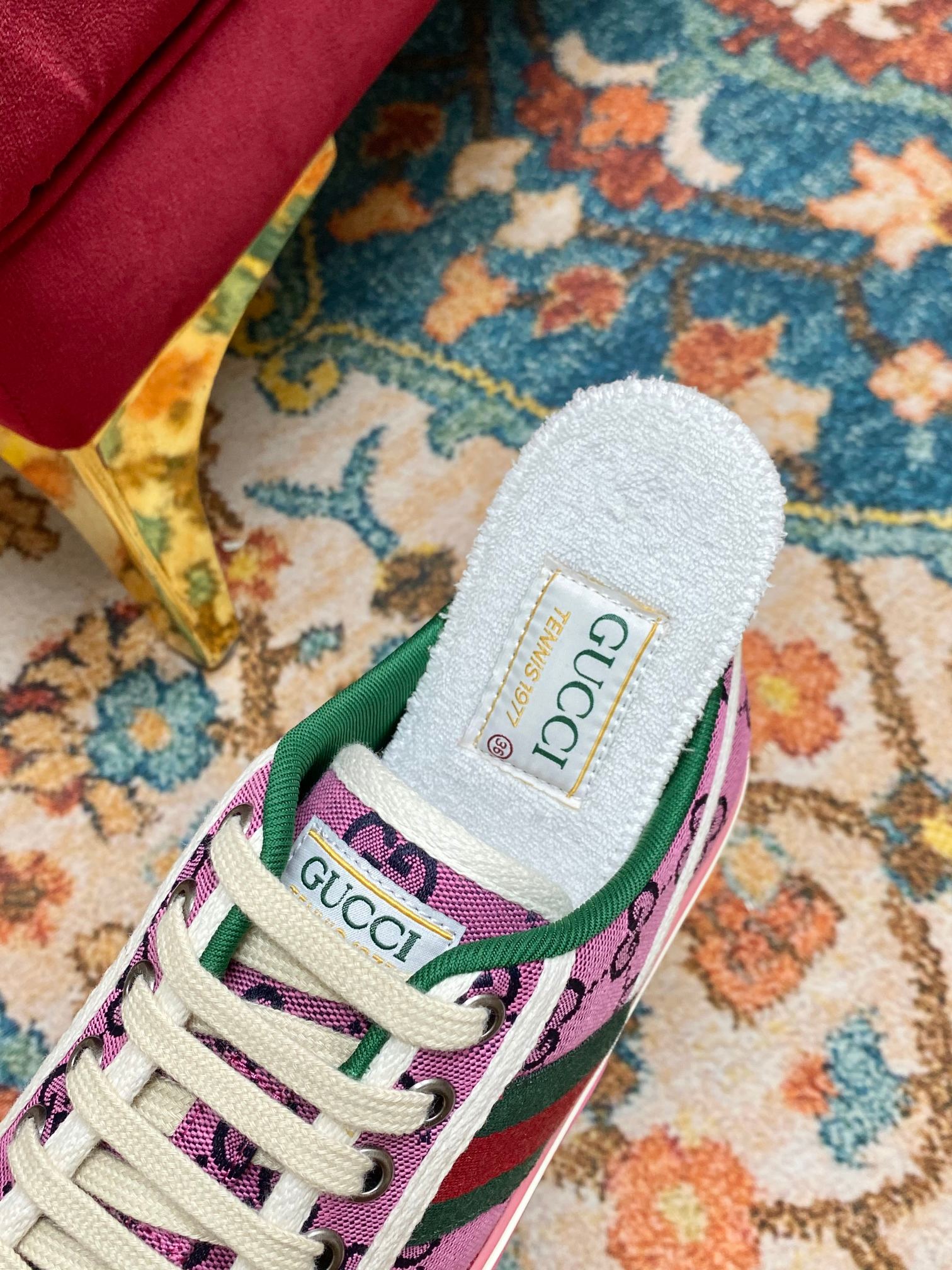 Gucci Sneakers-236