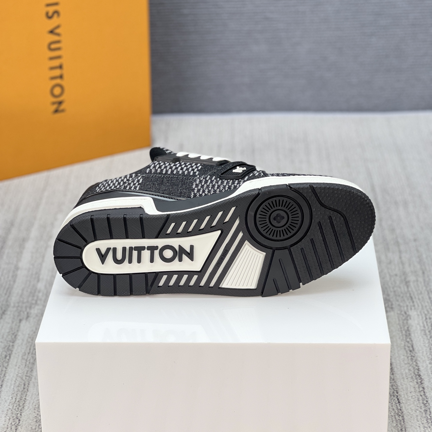 Lv Sneakers-152