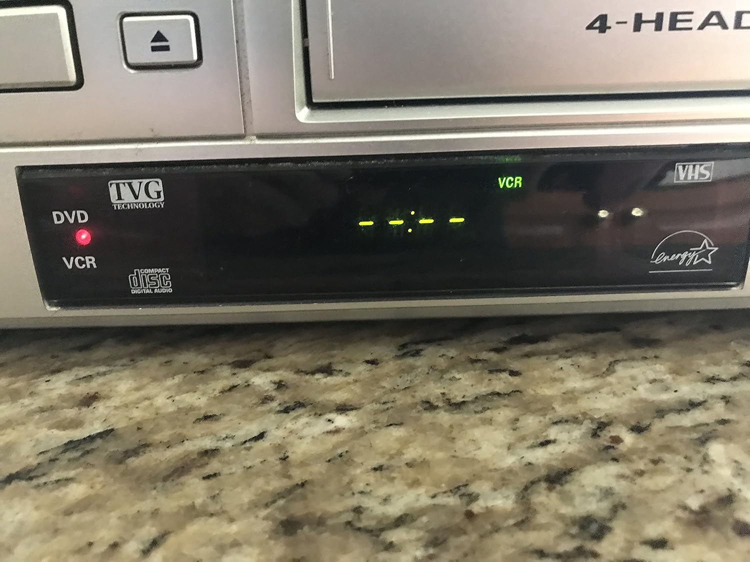 Sanyo DVW6100 TVGuardian DVD player with Built-in 4-HEAD Hi-Fi TV Guardian VCR recorder (Renewed)
