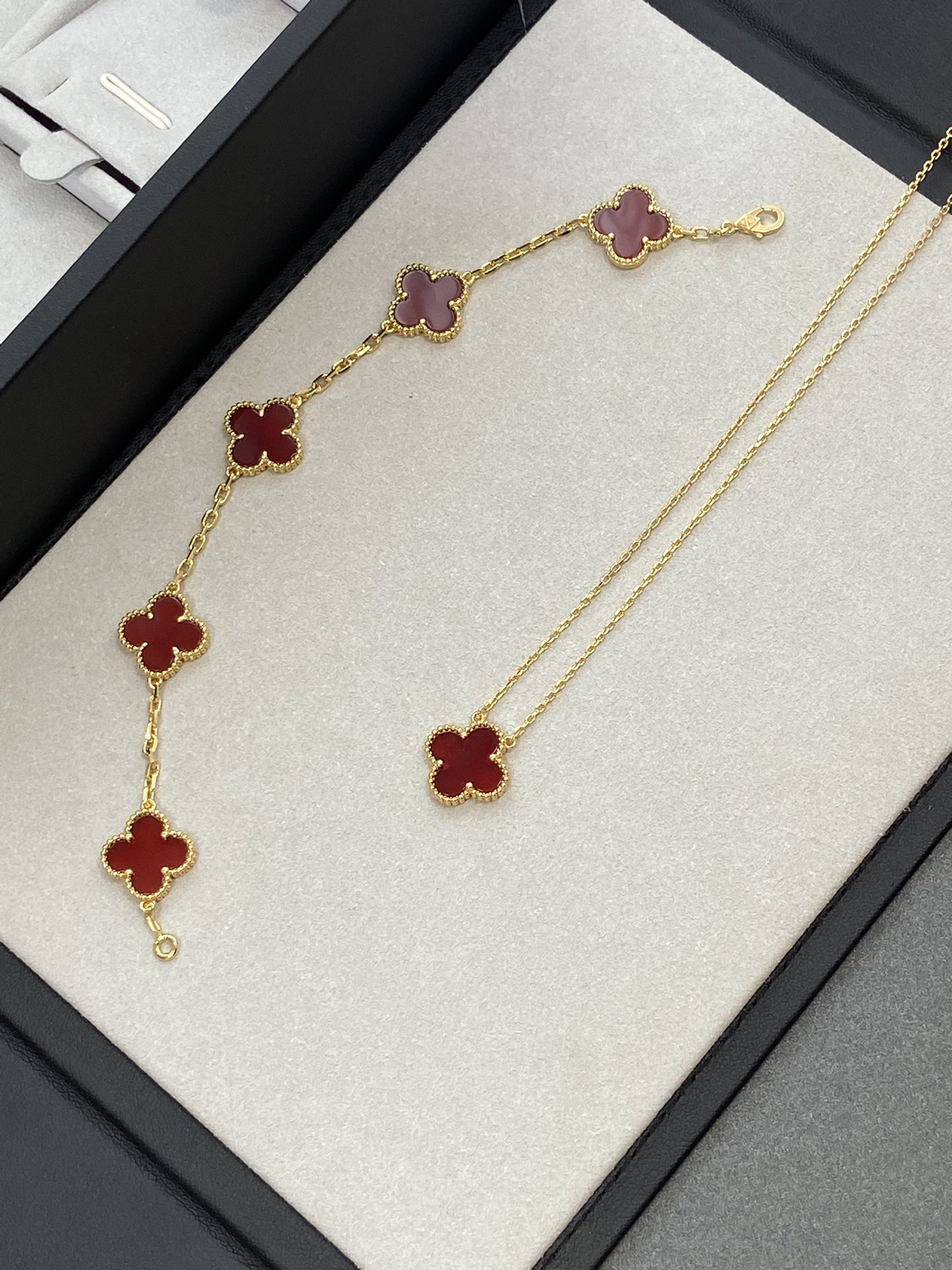 Van Cleef & Arpels Bracelet-115