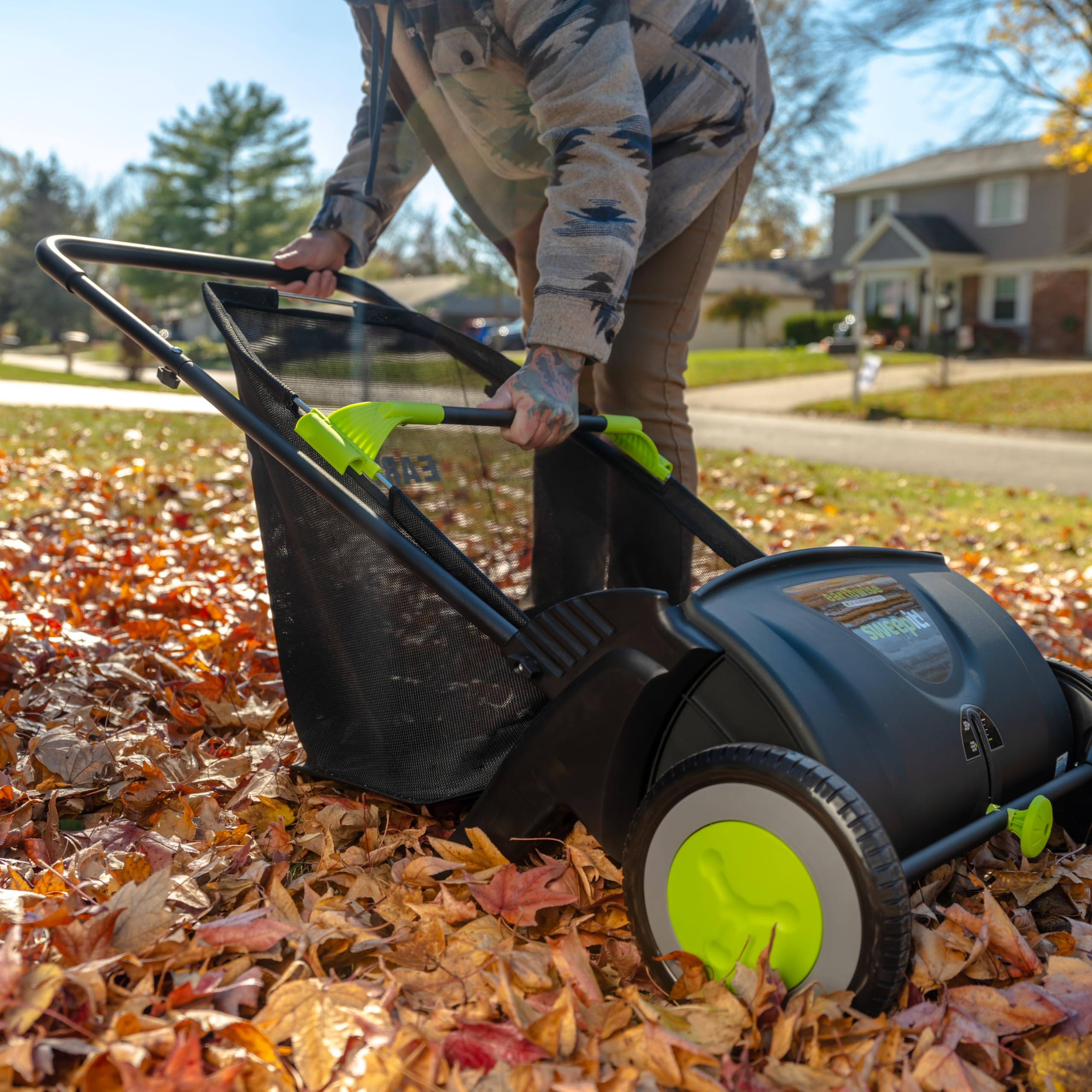 EARTHWISE LSW70021 Push Lawn Sweeper - 21-Inch Leaf & Grass