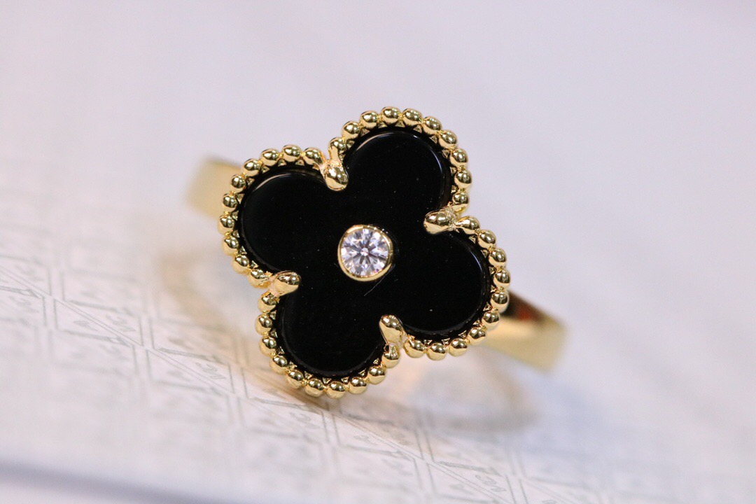 Van Cleef & Arpels ring-107