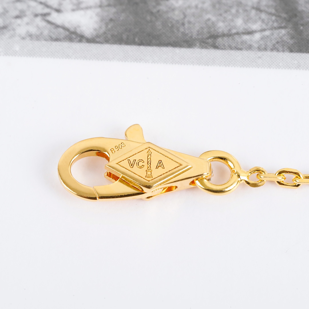 Van Cleef & Arpels necklace-130