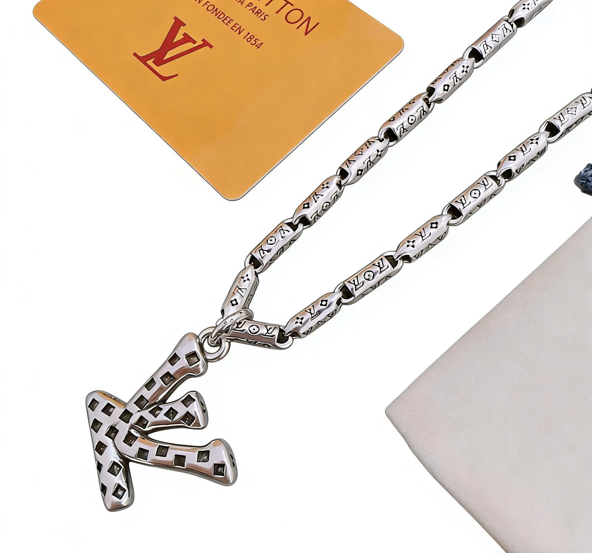 LV necklace-20