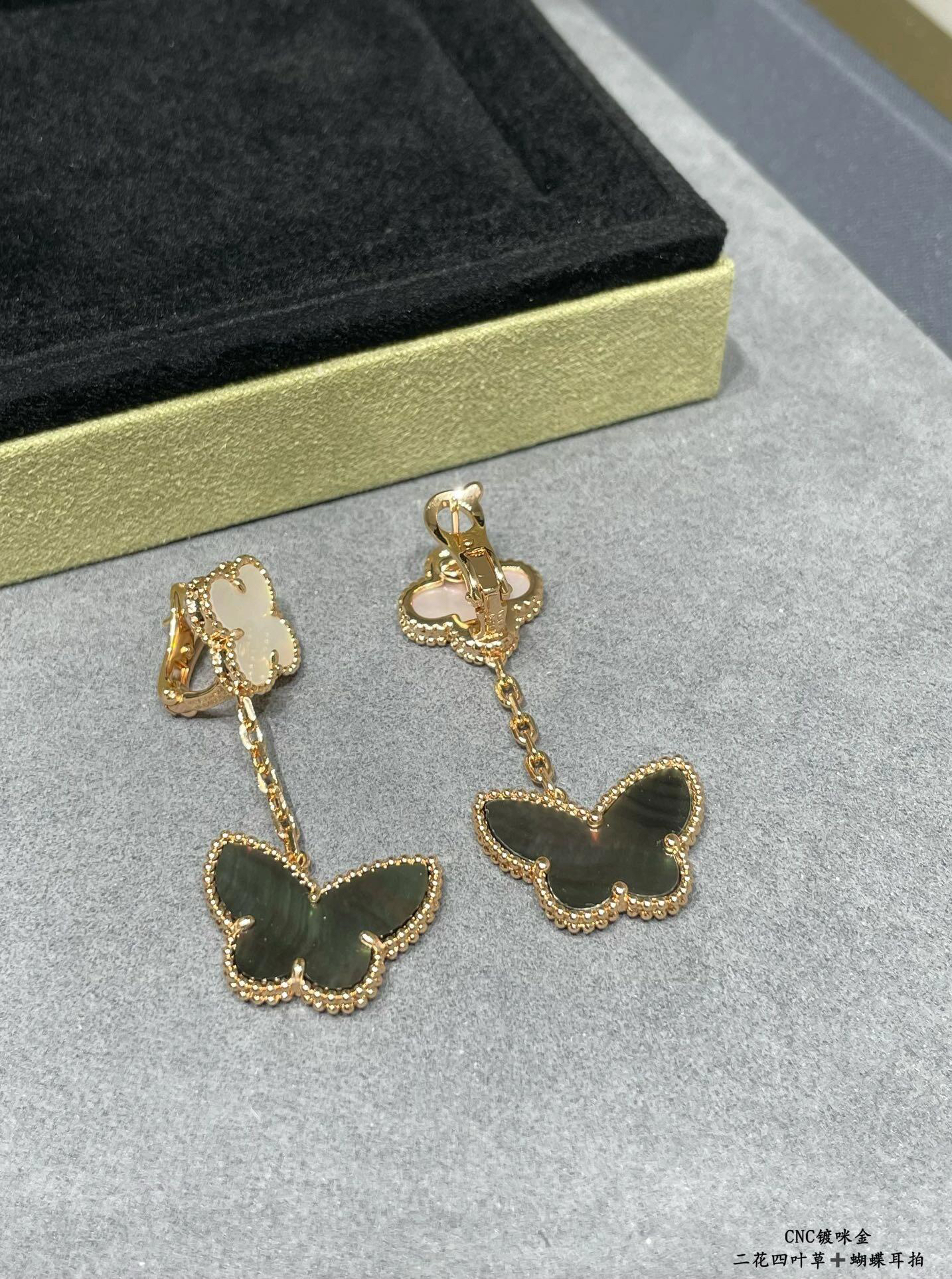 Van Cleef & Arpels earring-30
