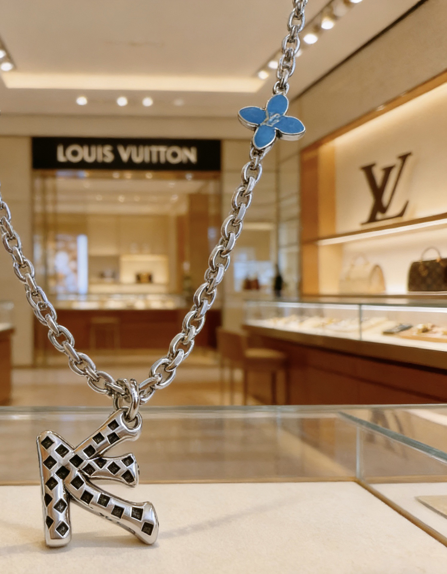 LV necklace-41