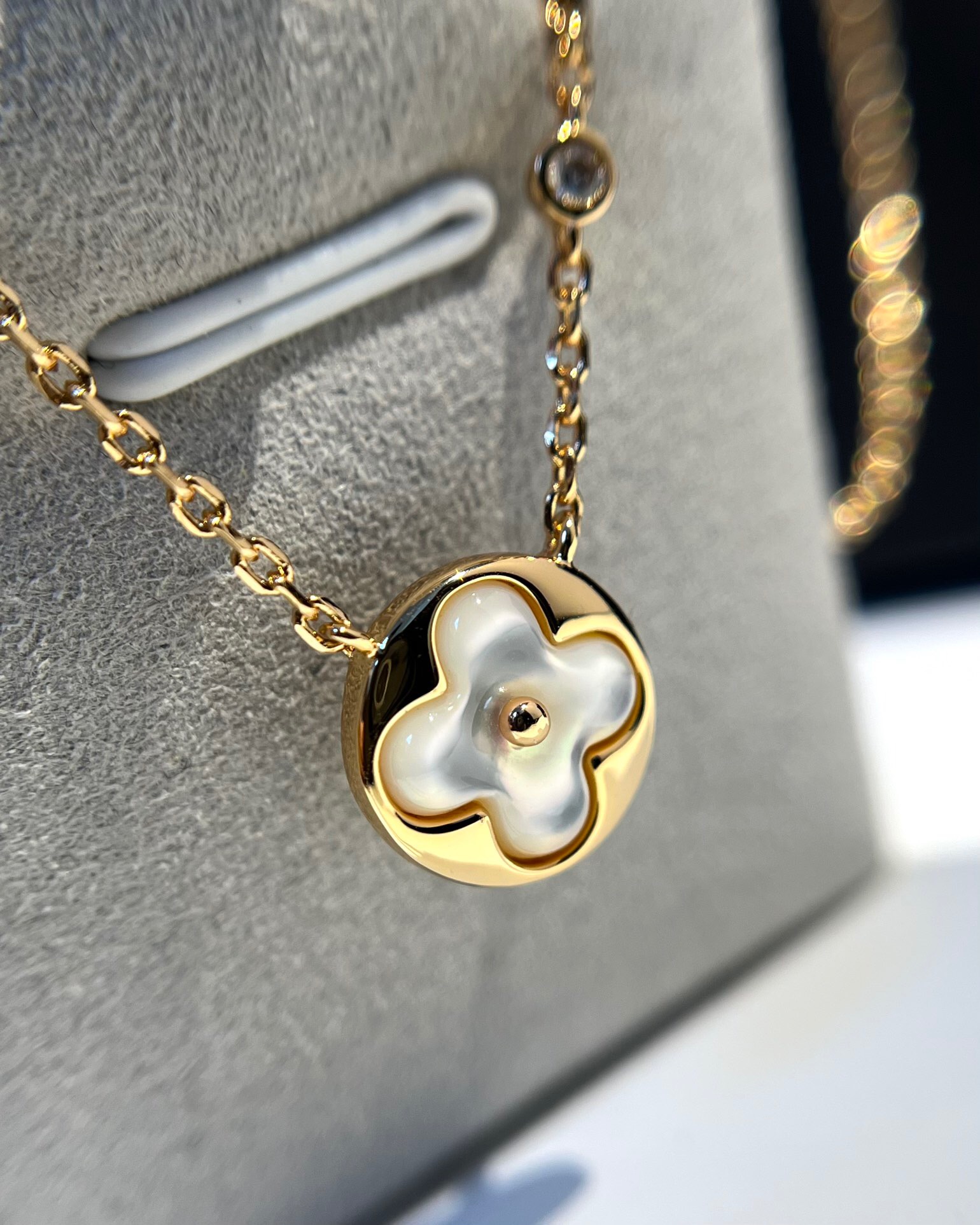 LV necklace-16