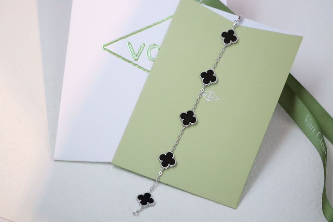 Van Cleef & Arpels Bracelet-3