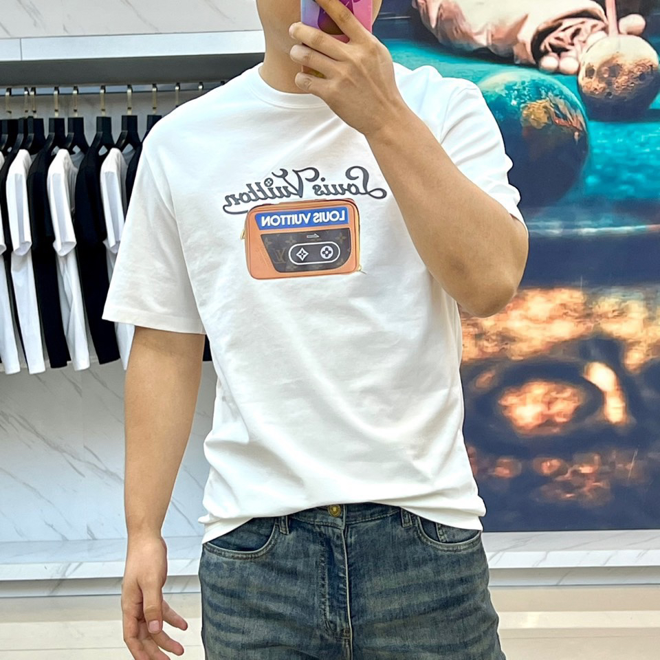 LV clothing-235