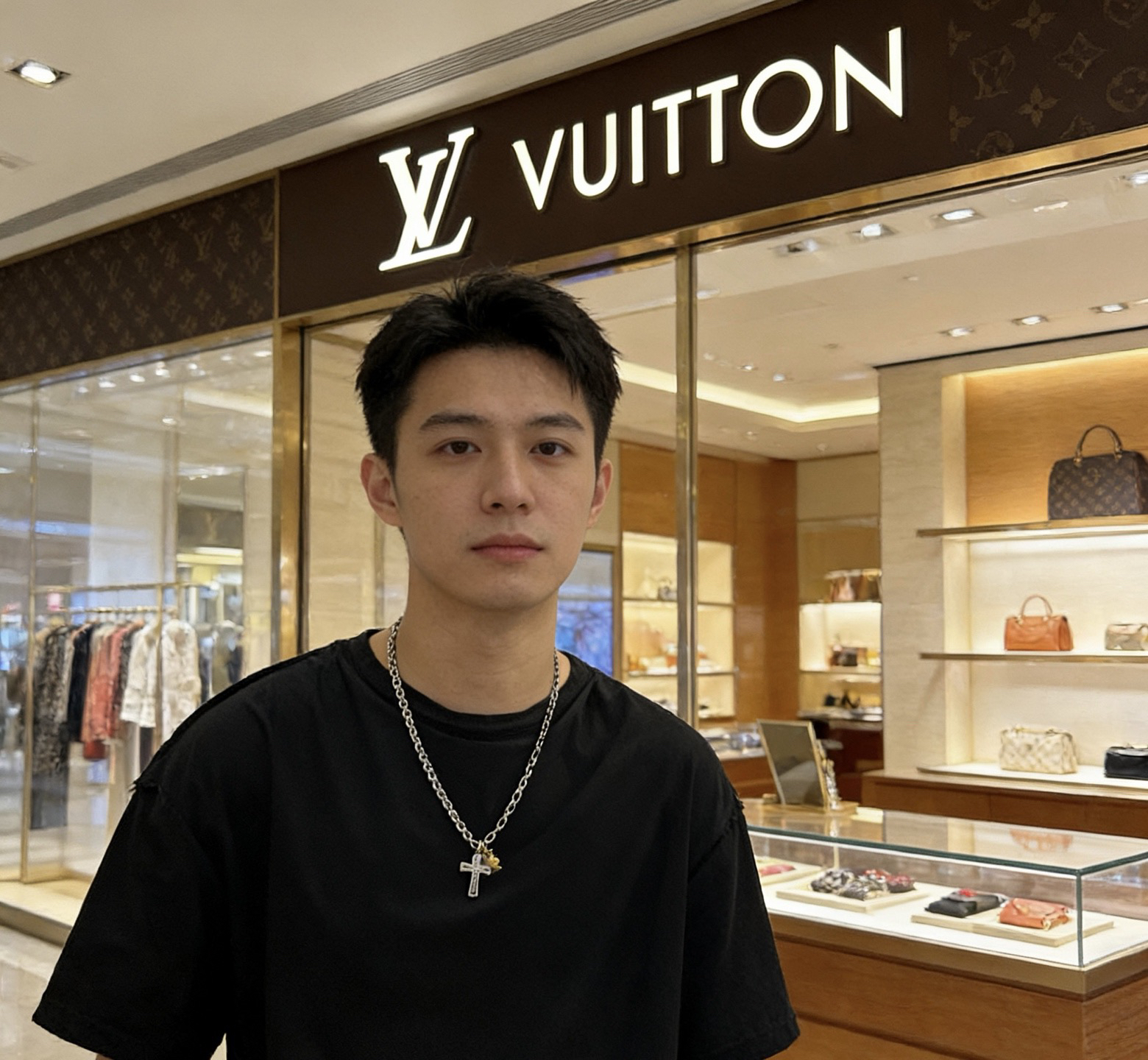 LV necklace-39