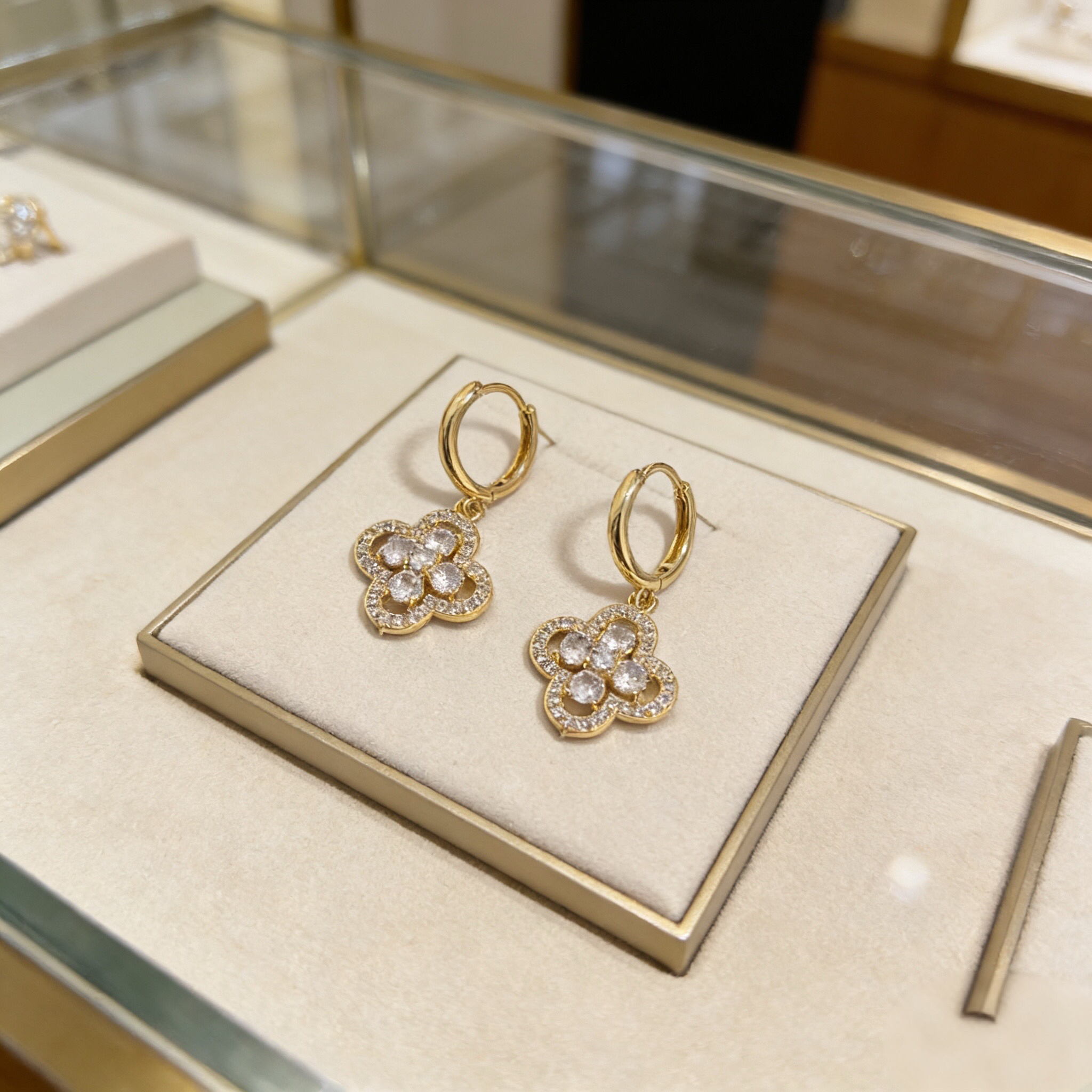 Van Cleef & Arpels earring-97