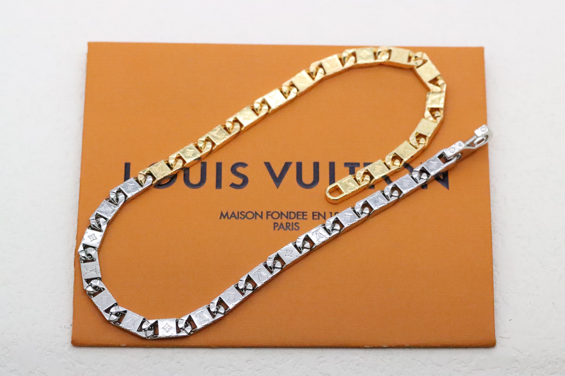 LV necklace-29