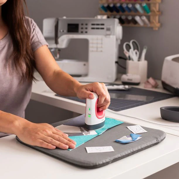 EasyPress MiniTM, Raspberry + Essentials Iron -On Bundle