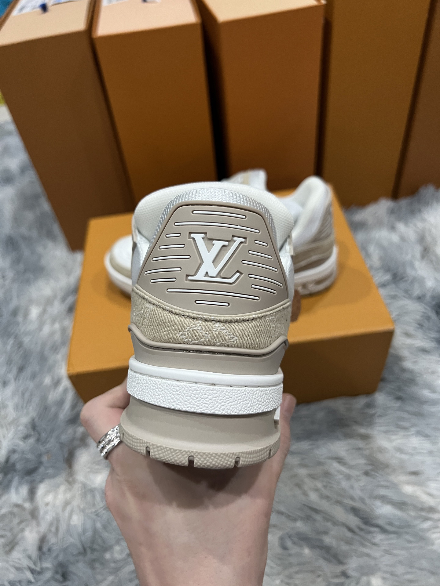 Lv Sneakers-77