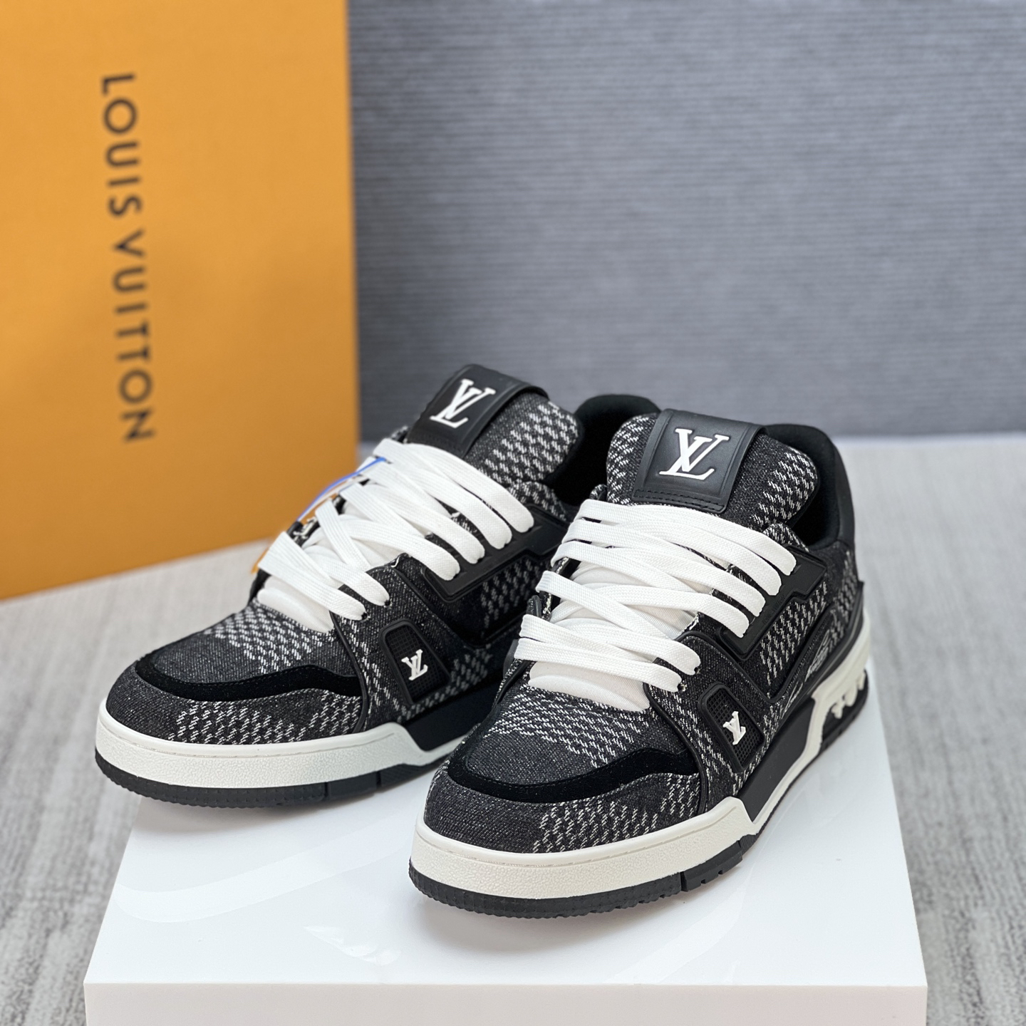 Lv Sneakers-152