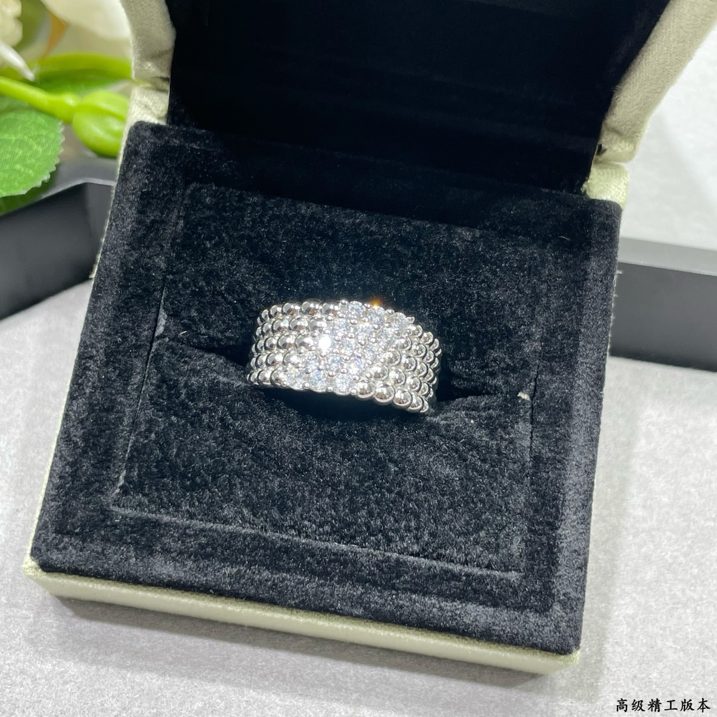 Van Cleef & Arpels ring-37
