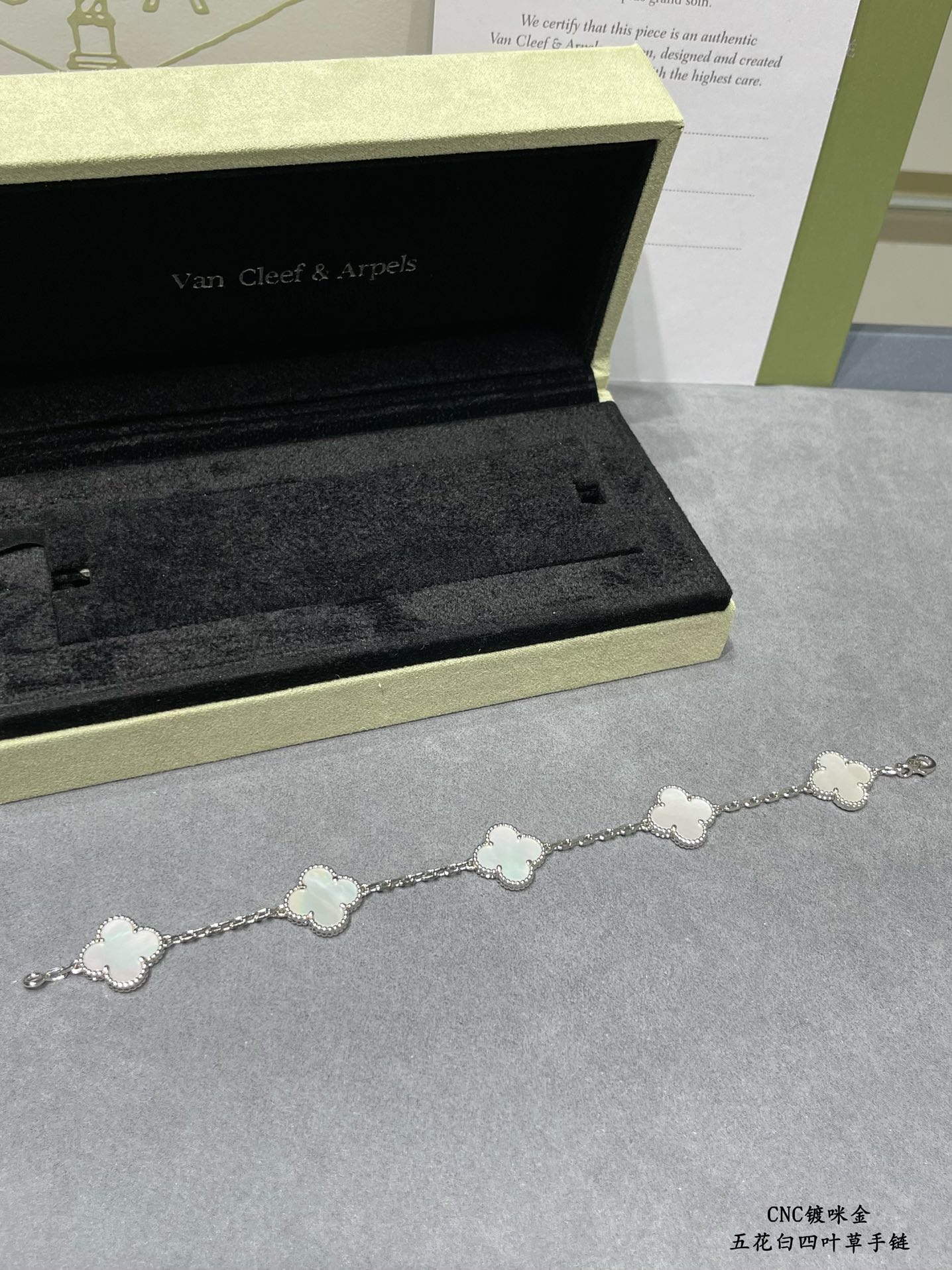 Van Cleef & Arpels Bracelet-102