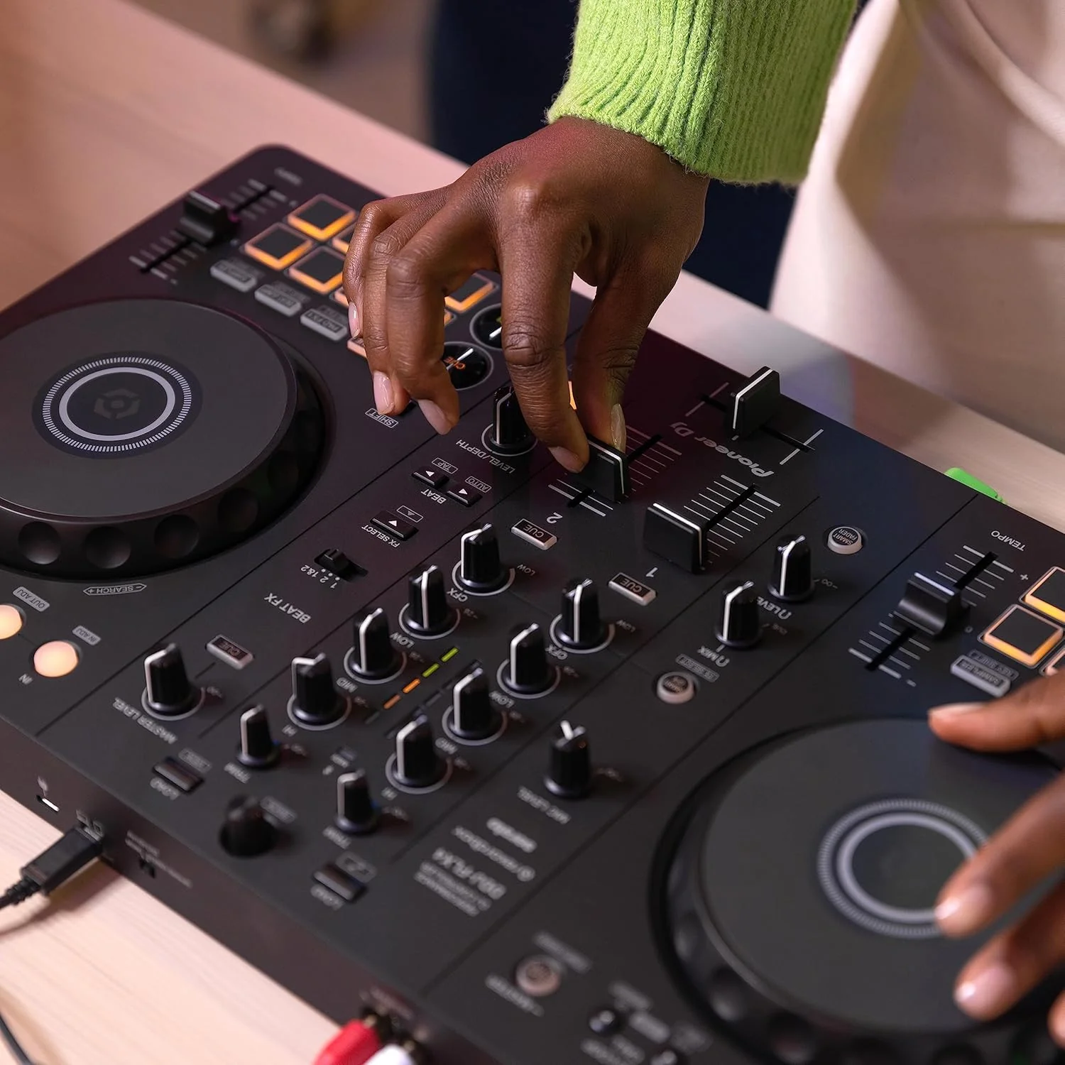 DJ DDJ-FLX4 2-Deck Controller – Graphite