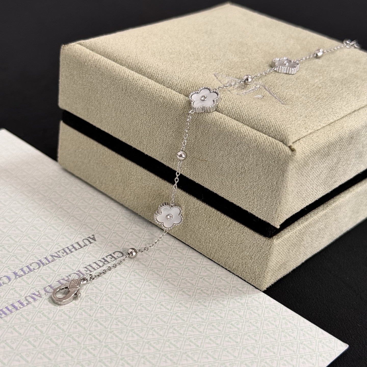 Van Cleef & Arpels Bracelet-37