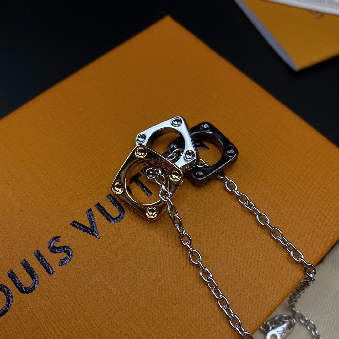 LV necklace-36