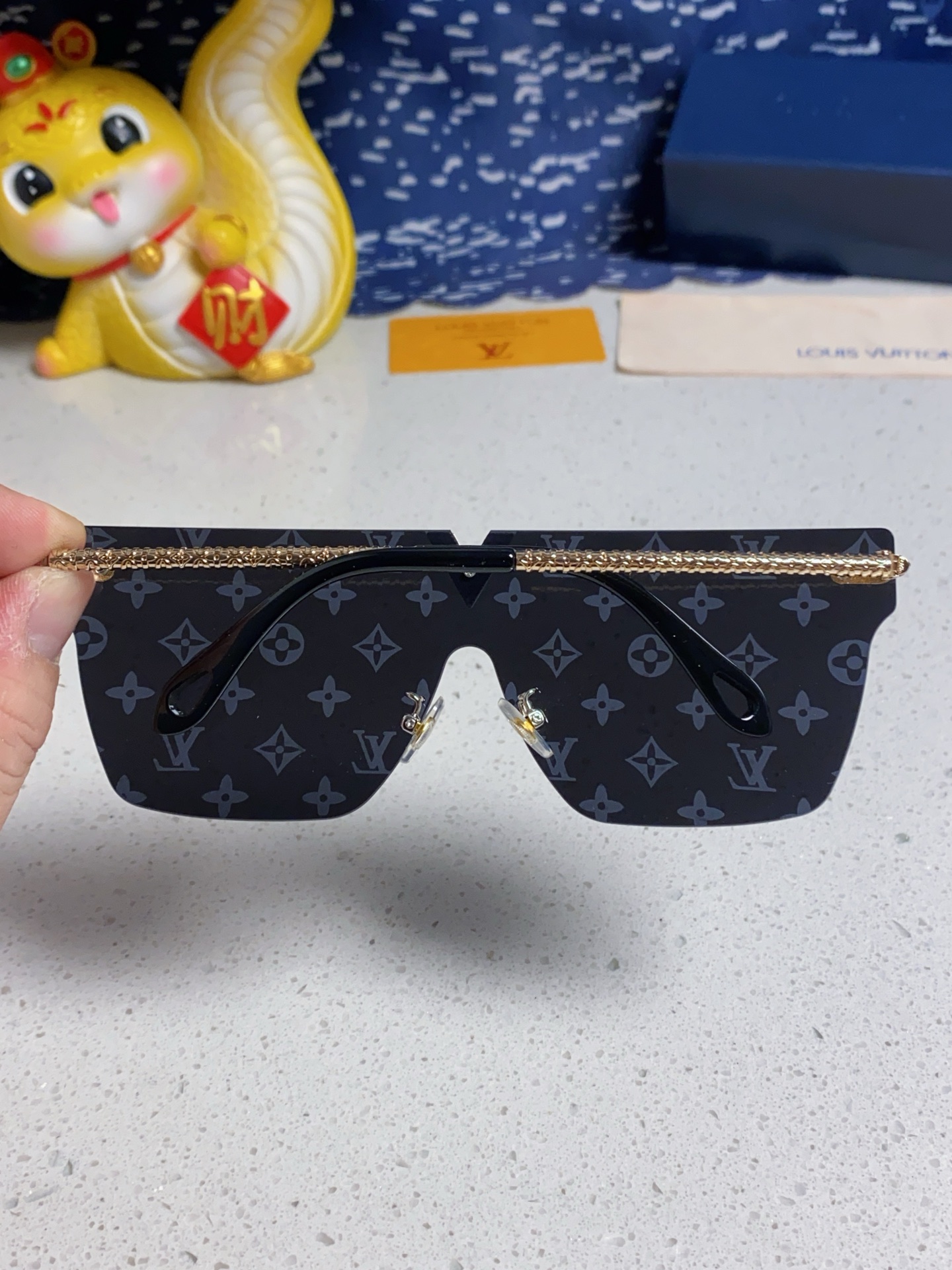 LV glasses-36