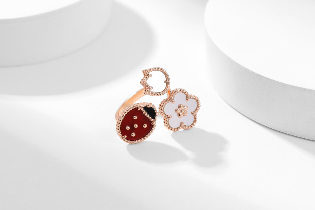 Van Cleef & Arpels ring-94